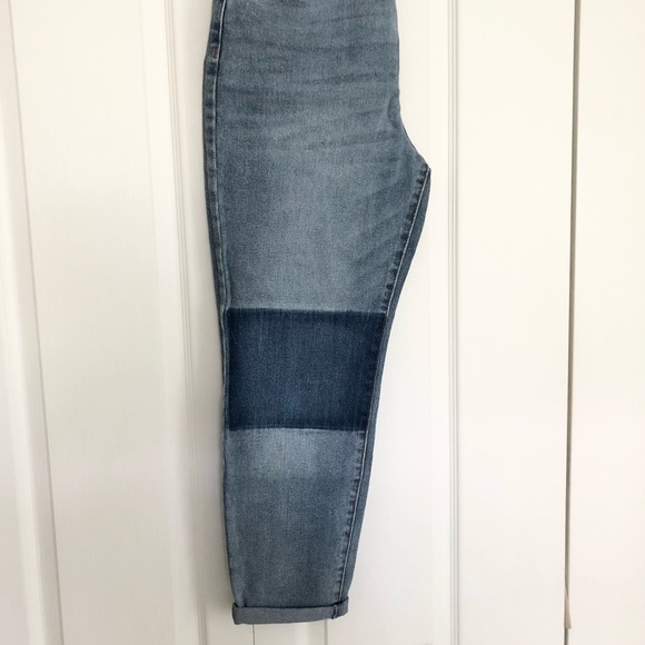 No Boundaries | Juniors High Rise Mom Jeans - Picture 4 of 6